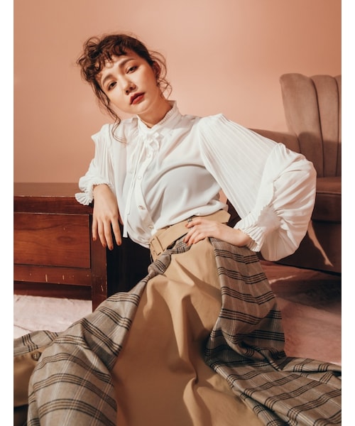 Marjorie（マージョリー）の「依舊浪漫，荷葉立領綁帶宮廷袖打褶襯衫（トップス・レディース・黑/白・F）」の3枚目の写真