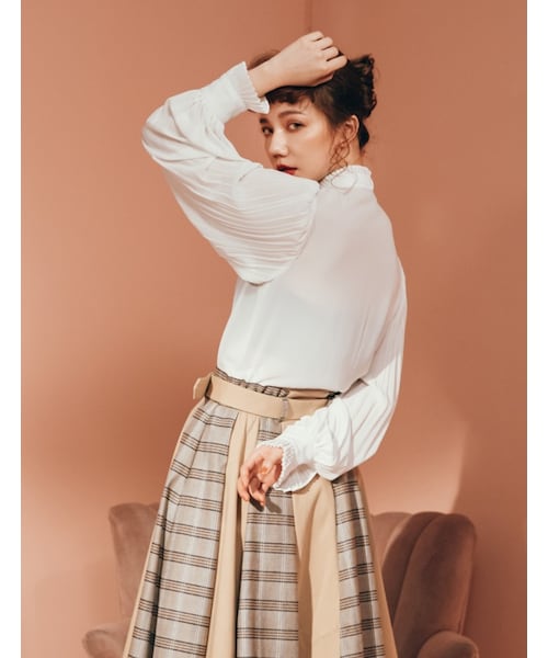 Marjorie（マージョリー）の「依舊浪漫，荷葉立領綁帶宮廷袖打褶襯衫（トップス・レディース・黑/白・F）」の6枚目の写真