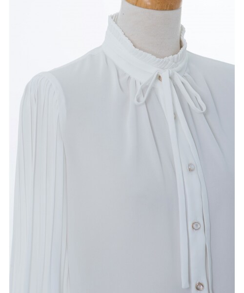 Marjorie（マージョリー）の「依舊浪漫，荷葉立領綁帶宮廷袖打褶襯衫（トップス・レディース・黑/白・F）」の10枚目の写真