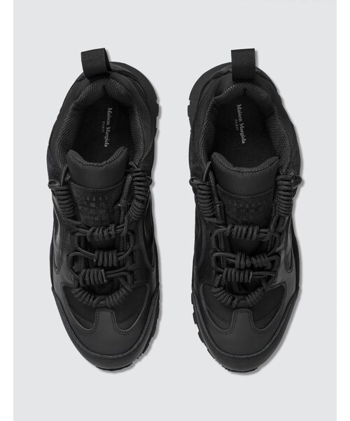 【2025年】エレガントファッションを上品に着 Maison Margiela（メゾンマルジェラ）の「Black Security Runner 靴