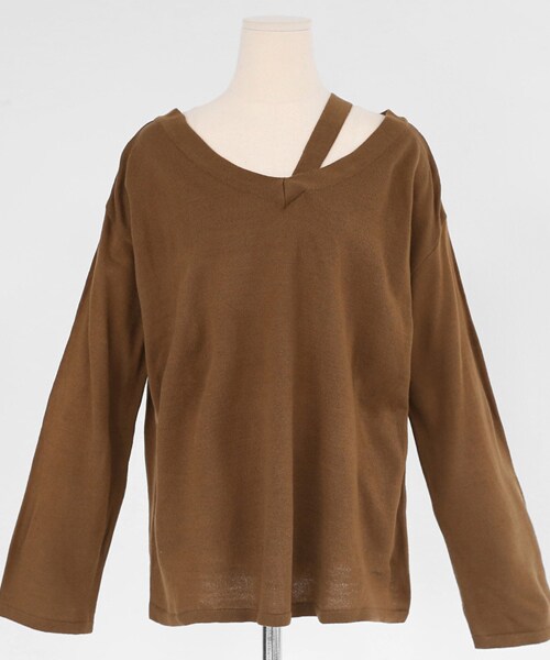 DHOLIC（ディーホリック）の「ワンストラップVネック二ット（ニット/セーター・レディース・ベージュ/ブラウン/レッド/ブラック・FREE）」の3枚目の写真