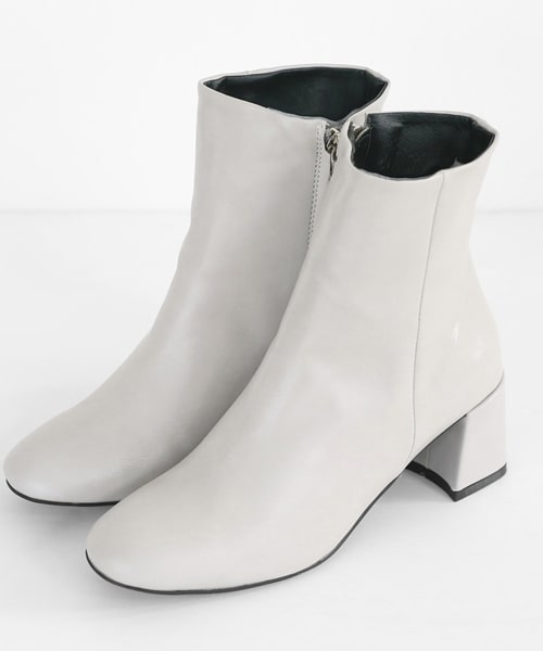 DHOLIC（ディーホリック）の「ラウンドトゥアンクルブーツ（ブーツ・レディース・ブラック/ホワイト/レッド・225/230/235/240/245/250）」の2枚目の写真