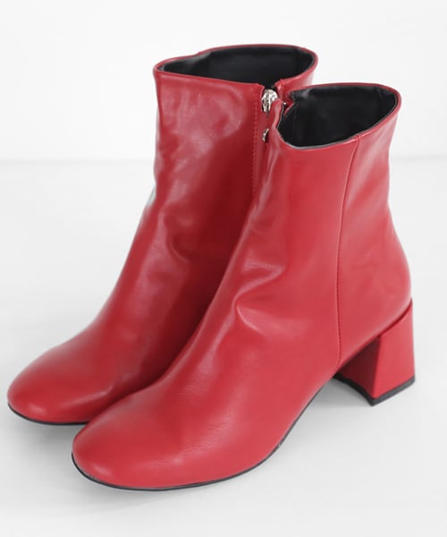 DHOLIC（ディーホリック）の「ラウンドトゥアンクルブーツ（ブーツ・レディース・ブラック/ホワイト/レッド・225/230/235/240/245/250）」の3枚目の写真