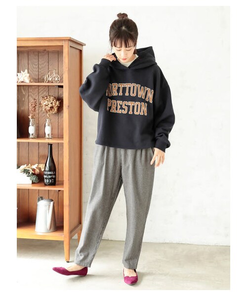 earth music&ecology（アースミュージックアンドエコロジー）の「・ロゴプリントパーカー（トップス・杢ライトグレー/ブラック/ボルドー/ネイビー/パープル/ダークグリーン・F）」の3枚目の写真