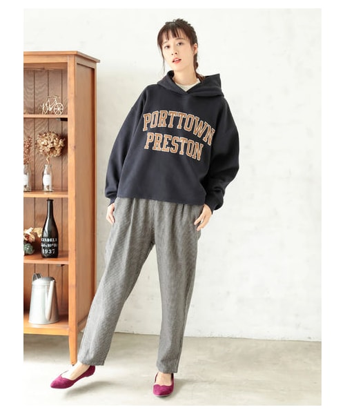 earth music&ecology（アースミュージックアンドエコロジー）の「・ロゴプリントパーカー（トップス・杢ライトグレー/ブラック/ボルドー/ネイビー/パープル/ダークグリーン・F）」の2枚目の写真