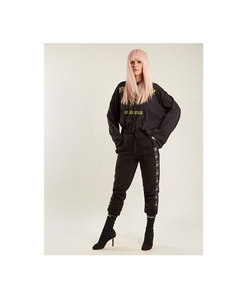 NIKE(ナイキ)の「【VETEMENTS】ヴェトモン サイドテープ トラックパンツ(スニーカー・その他)」の2枚目の写真