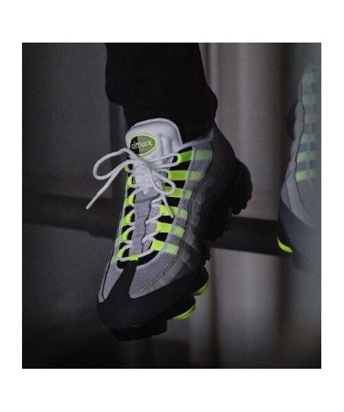 NIKE(ナイキ)の「NIKE Air VaporMax 95★エアベイパーマックス ボルト AJ7292-001(スニーカー・その他)」の3枚目の写真