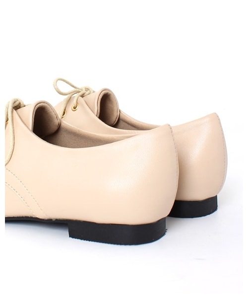 RANDA（ランダ）の「シンプルレースアップシューズ/CS3094（ヒール0-3cm・レディース・ベージュ/ブラックエナメル/ブラックスムース・L/M/S/LL）」の5枚目の写真