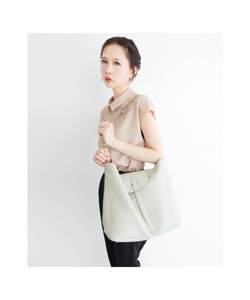 KBF（ケイビーエフ）の「変形トートバッグ（バッグ・レディース・イエロー/ベージュ/ブラック/ライトグレー・one）」の5枚目の写真