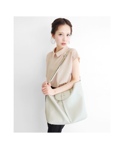 KBF（ケイビーエフ）の「変形トートバッグ（バッグ・レディース・イエロー/ベージュ/ブラック/ライトグレー・one）」の6枚目の写真