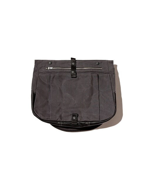 BLANKOF（BLANKOF）の「PWC M2 16L MAIL BAG（メッセンジャーバッグ・メンズ・アッシュグレー・ONE SIZE）」の3枚目の写真