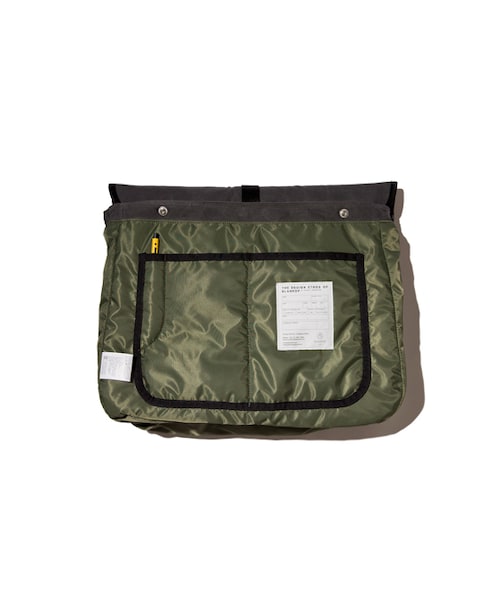 BLANKOF（BLANKOF）の「PWC M2 16L MAIL BAG（メッセンジャーバッグ・メンズ・アッシュグレー・ONE SIZE）」の5枚目の写真
