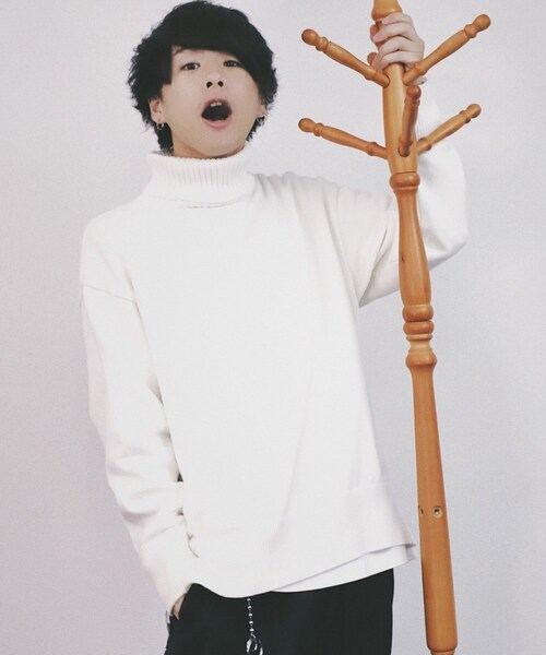 LIDNM(リドム)の「オフショルダーミドルゲージタートル【ホワイト】(ニット/セーター・メンズ・ホワイト・S.M.L)」の6枚目の写真