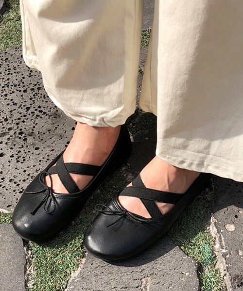 DHOLIC（ディーホリック）の「リボンバレリーナシューズ（パンプス・レディース・ベージュ/ブラック/レッド・230/235/240/245/250）」の2枚目の写真