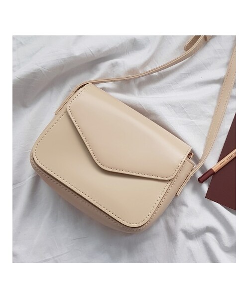 Dailyabout（デイリーアバウト）の「スクエアショルダーバッグ（ショルダーバッグ・レディース・ブラック/ベージュ・FREE）」の2枚目の写真