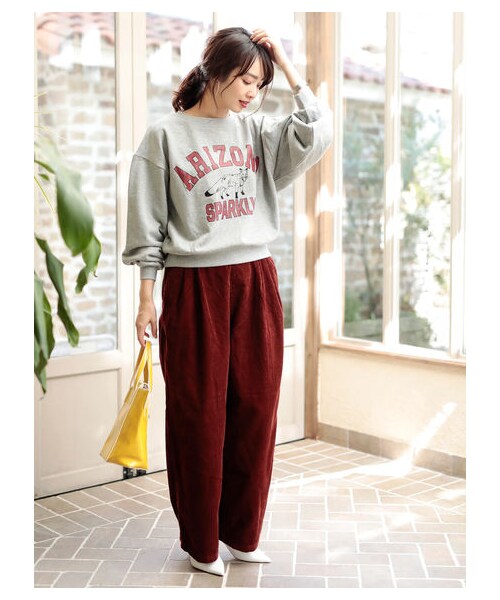 earth music&ecology（アースミュージックアンドエコロジー）の「COTTON USAコーデュロイパンツ(ワイド)（パンツ・グレー/チャコールグレー/ブラック/ベージュ/テラコッタ/ネイビー・S/M/L）」の2枚目の写真