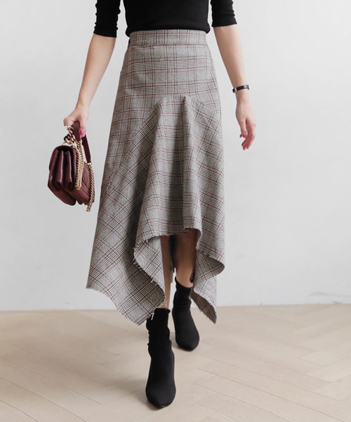 DHOLIC(ディーホリック)の「アンバランスカットオフチェックスカート(スカート・レディース・ブラック/グレー・FREE)」の1枚目の写真