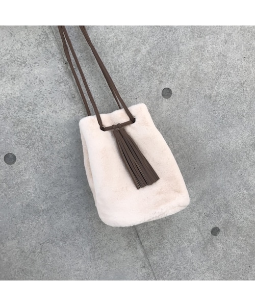 copine（コピン）の「再々入荷！巾着ファー2WAYバッグ(4color)【クリックポスト対象商品】（ショルダーバッグ・レディース・その他）」の2枚目の写真