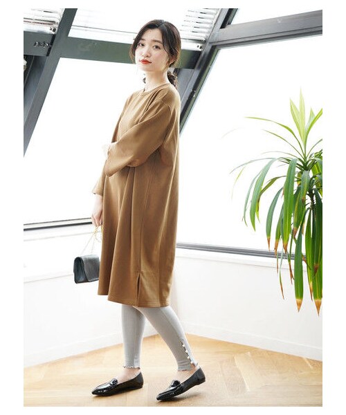 earth music&ecology（アースミュージックアンドエコロジー）の「・裏毛サイドスリットBIGワンピース（ワンピース/ドレス・杢グレー/ブラック/ブラウン・F）」の3枚目の写真