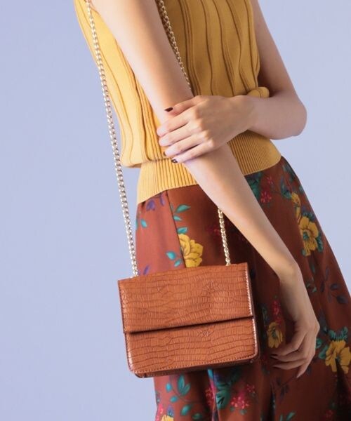 Andemiu（アンデミュウ）の「クロコチェーンショルダーBAG（バッグ・ブラック/キャメル）」の2枚目の写真