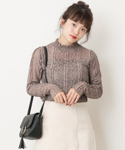 RAY CASSIN(レイカズン)の「【mina掲載】立体レースプチハイプルオーバー(トップス・レディース・黒/ピンク/ブラウン/生成/オフ白・FREE)」の3枚目の写真