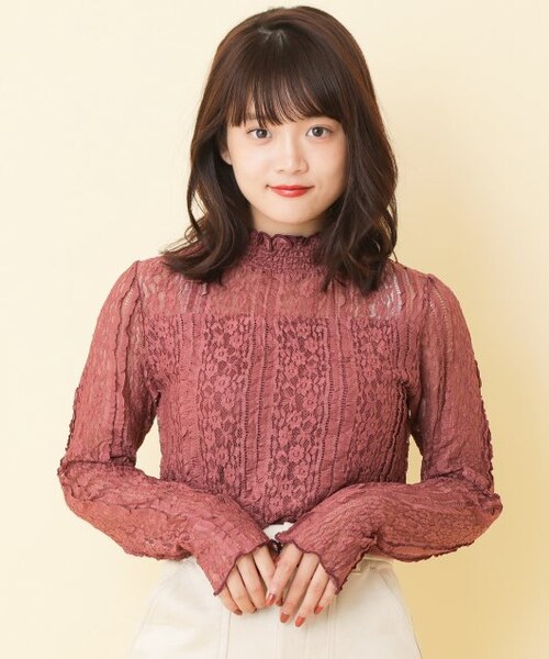 RAY CASSIN(レイカズン)の「【mina掲載】立体レースプチハイプルオーバー(トップス・レディース・黒/ピンク/ブラウン/生成/オフ白・FREE)」の2枚目の写真