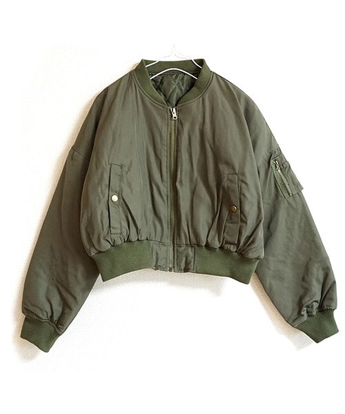 Tiffee SELECT（ティフィーセレクト）の「中綿MA1ショートドルマンアウター（MA-1・レディース・ブラック/カーキ・M）」の2枚目の写真