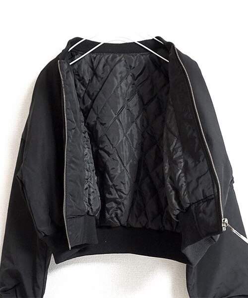 Tiffee SELECT（ティフィーセレクト）の「中綿MA1ショートドルマンアウター（MA-1・レディース・ブラック/カーキ・M）」の4枚目の写真