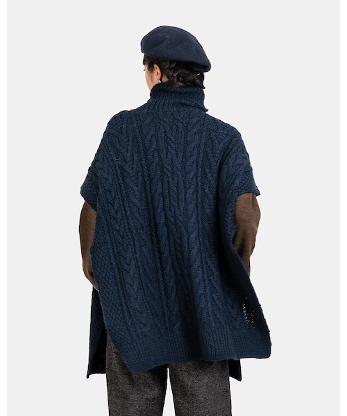 45R（フォーティファイブアール）の「手編みのケーブル柄ポンチョ