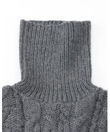 45R（フォーティファイブアール）の「手編みのケーブル柄ポンチョ