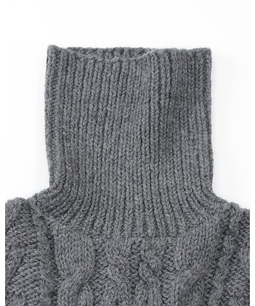 45R（フォーティファイブアール）の「手編みのケーブル柄ポンチョ