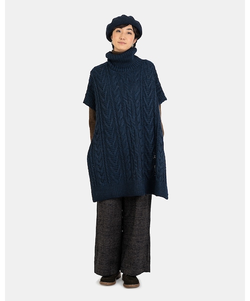 45R（フォーティファイブアール）の「手編みのケーブル柄ポンチョ