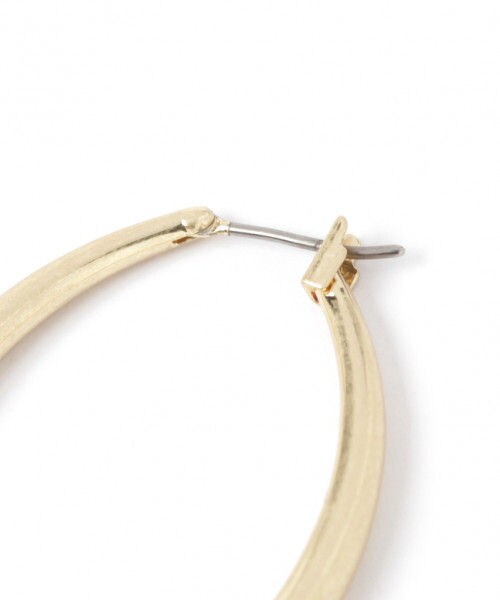 studio CLIP（スタディオクリップ）の「マットオーバルフープピアス（アクセサリー・ゴールド/シルバー）」の4枚目の写真