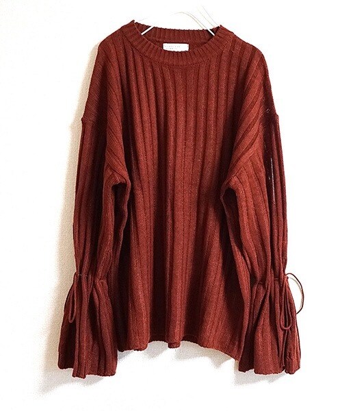 Tiffee SELECT（ティフィーセレクト）の「リボン絞りベルスリーブリブニットセーター（ニット/セーター・レディース・ブラウン/ワインレッド・F）」の2枚目の写真