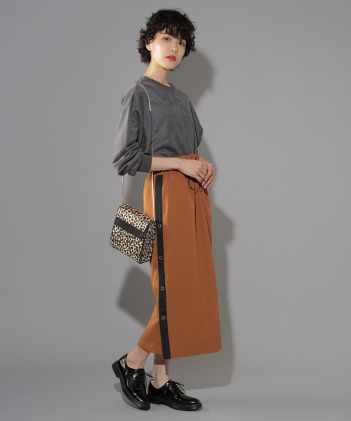 PAGEBOY（ページボーイ）の「スエード裏毛プルオーバー（トップス・チャコール/アイボリー/ベージュ）」の5枚目の写真