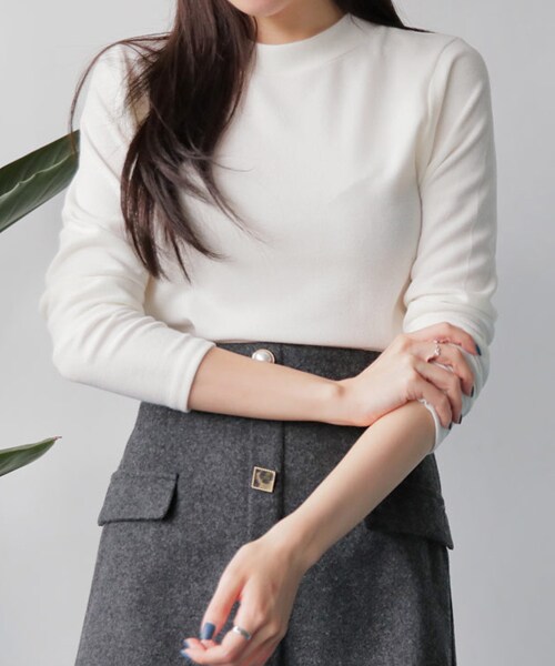 DHOLIC(ディーホリック)の「モックネックスリムTシャツ(Tシャツ/カットソー・レディース・ホワイト/ブラック/レッド/ブラウン・FREE)」の1枚目の写真