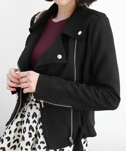 DHOLIC（ディーホリック）の「スエード調ライダースジャケット（ライダースジャケット・レディース・ベージュ/ブラック/レッド/ピンク・FREE）」の2枚目の写真