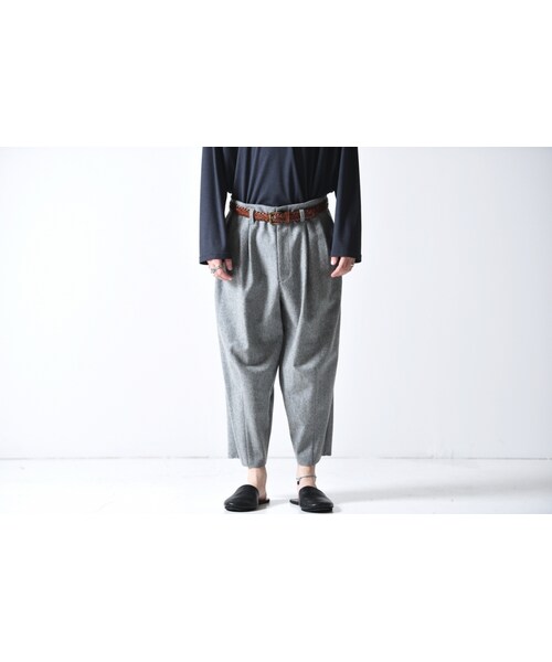 my beautiful landlet(マイビューティフルランドレット)の「My Beautiful Landlet ウールフラノタッククロップドパンツ(その他パンツ・レディース・ブラック/ブルー/グレー・1/2)」の2枚目の写真