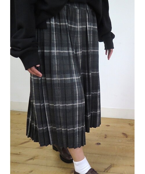 Ne-net(ネネット)の「ネ・ネット / タータンプリーツ / パンツ(パンツ・レディース・red 02○/gray 02○・サイズ,ウエスト(ゴム),ヒップ,股上,股下,腿幅,裾幅,02,70,126,49,37,58,67,)」の11枚目の写真