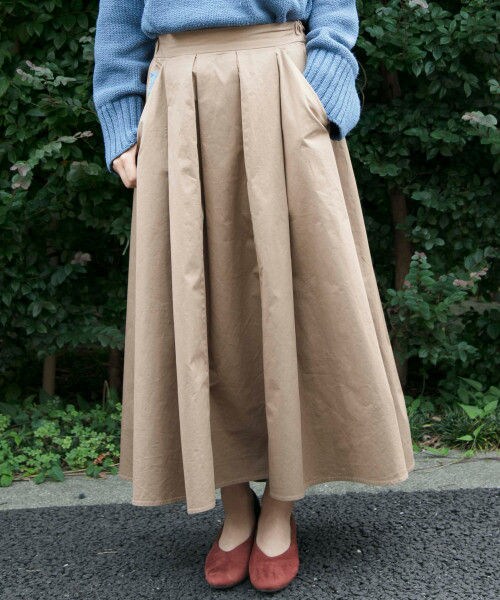 studio CLIP（スタディオクリップ）の「［WEB先行発売］NEXTWEEKENDコラボスカート（スカート・フラワープリント/ベージュ/オレンジ/ネイビー）」の2枚目の写真