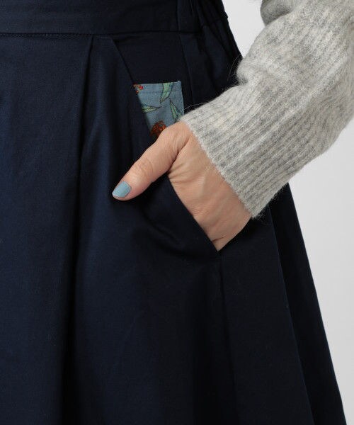 studio CLIP（スタディオクリップ）の「［WEB先行発売］NEXTWEEKENDコラボスカート（スカート・フラワープリント/ベージュ/オレンジ/ネイビー）」の13枚目の写真