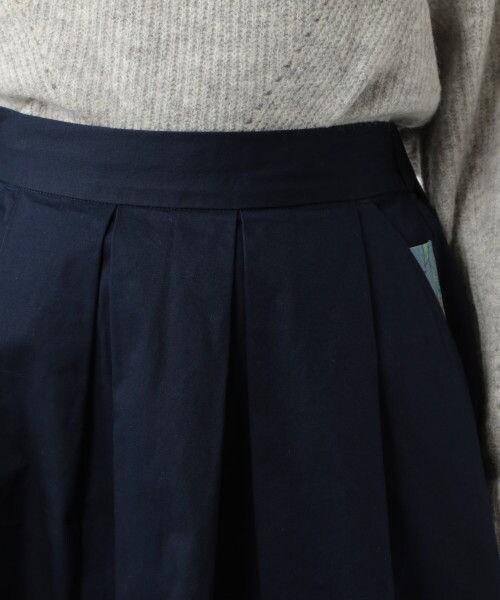 studio CLIP（スタディオクリップ）の「［WEB先行発売］NEXTWEEKENDコラボスカート（スカート・フラワープリント/ベージュ/オレンジ/ネイビー）」の12枚目の写真