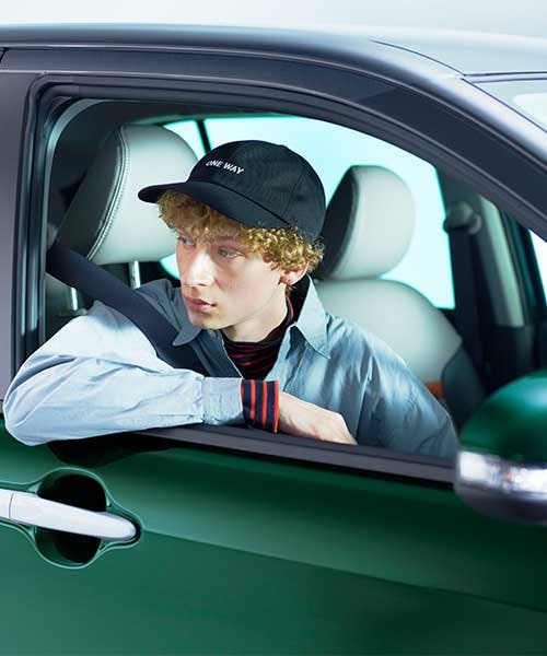 トヨタ自動車 NEW「PASSO」プレゼンツ クルマ選びもファッションも"オシャレ"に楽しもう！（トヨタジドウシャニューパッソ）の「PASSO【MODA “Ｇ package”】（その他・メンズ・グリーン/オレンジ・-）」の4枚目の写真