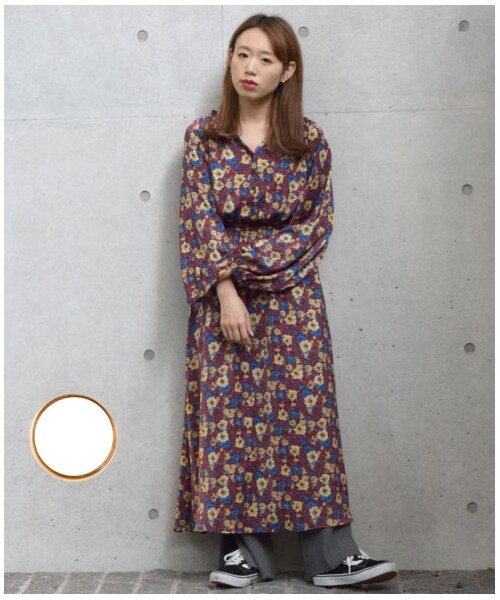 w closet(ダブルクローゼット)の「裾スリット入りメローパンツ(パンツ・レディース・グレー/ブラウン/スミクロ・FREE)」の11枚目の写真