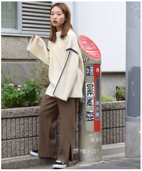 w closet(ダブルクローゼット)の「裾スリット入りメローパンツ(パンツ・レディース・グレー/ブラウン/スミクロ・FREE)」の21枚目の写真