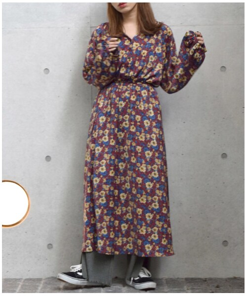 w closet(ダブルクローゼット)の「裾スリット入りメローパンツ(パンツ・レディース・グレー/ブラウン/スミクロ・FREE)」の5枚目の写真