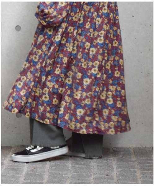 w closet(ダブルクローゼット)の「裾スリット入りメローパンツ(パンツ・レディース・グレー/ブラウン/スミクロ・FREE)」の12枚目の写真