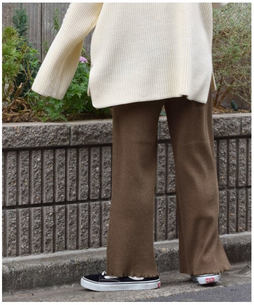 w closet(ダブルクローゼット)の「裾スリット入りメローパンツ(パンツ・レディース・グレー/ブラウン/スミクロ・FREE)」の20枚目の写真