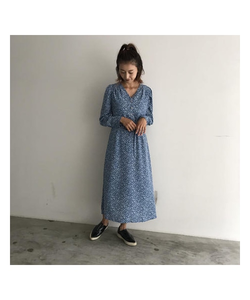 ADIRA（アディラ）の「small flower long onepiece（ワンピース・レディース・ブラック/ブルー・FREE）」の2枚目の写真