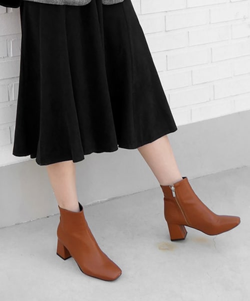 DHOLIC（ディーホリック）の「ミドルヒールスクエアトゥブーツ（ブーツ・レディース・ブラック/ホワイト/ブラウン・225/230/235/240/245/250）」の3枚目の写真